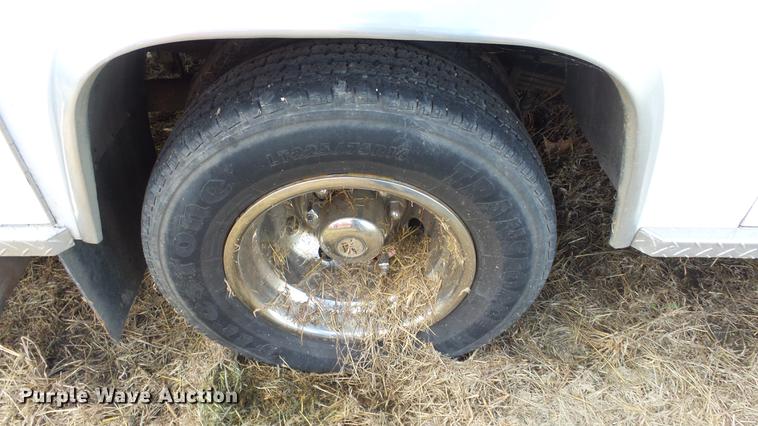 image for item ES9419 2000 Ford Econoline E450 Super Duty ambulance