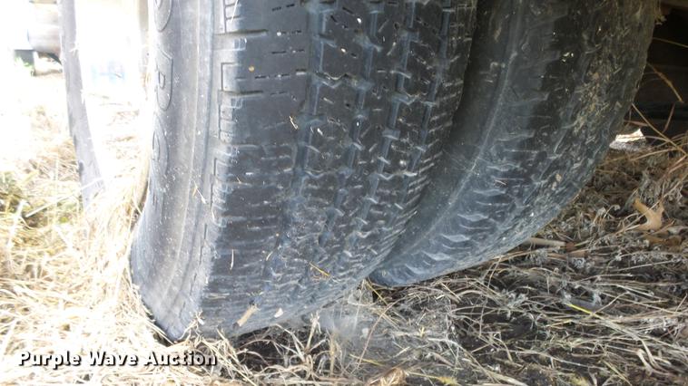 image for item ES9419 2000 Ford Econoline E450 Super Duty ambulance