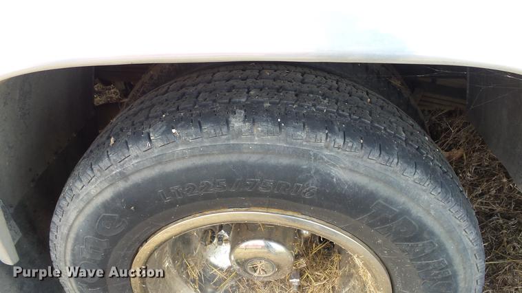 image for item ES9419 2000 Ford Econoline E450 Super Duty ambulance