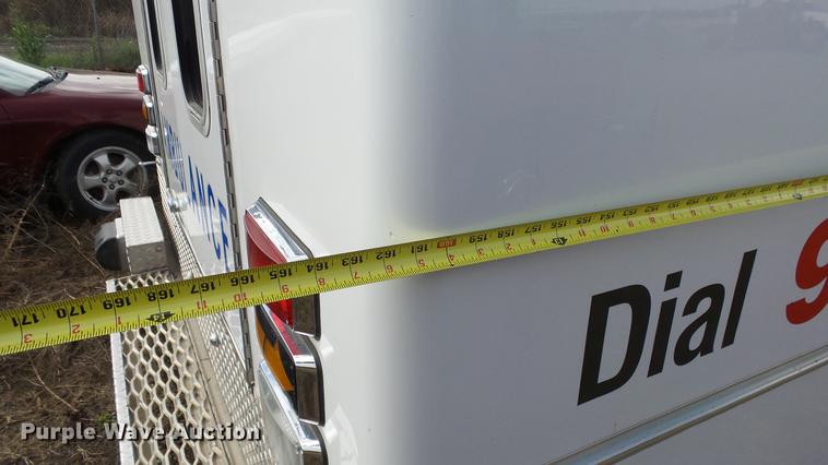 image for item ES9419 2000 Ford Econoline E450 Super Duty ambulance