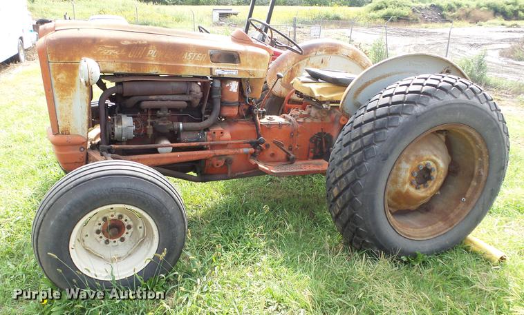 image for item ES9422 Ford 801 Powermaster tractor