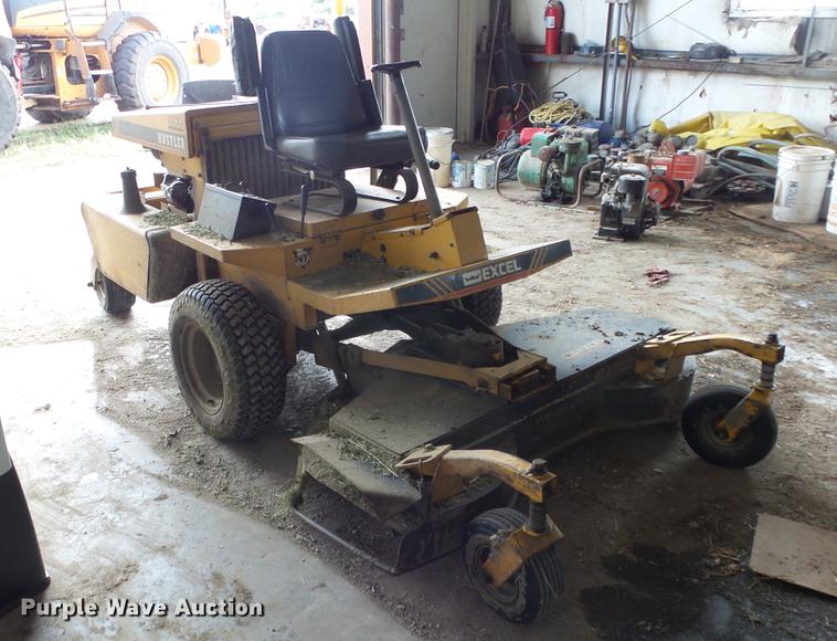 image for item ES9426 Hustler 3200 ZTR lawn mower