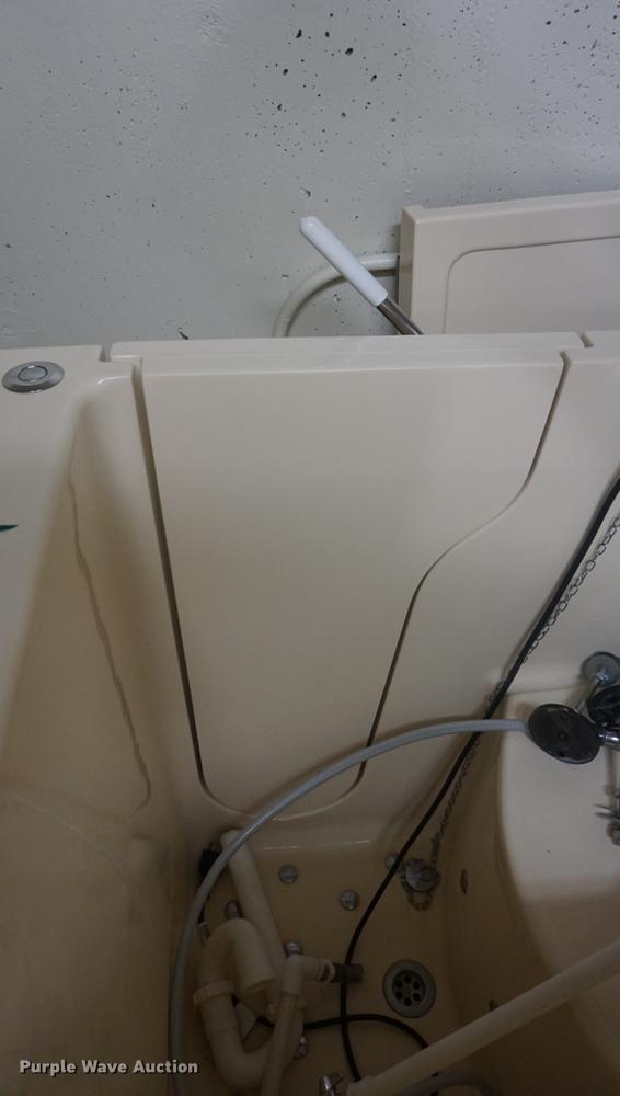 image for item ES9938 Premier whirlpool tub