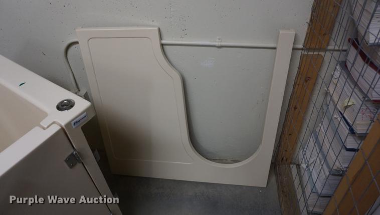 image for item ES9938 Premier whirlpool tub