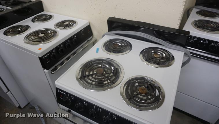 image for item ES9940 (4) Magic Chef range ovens