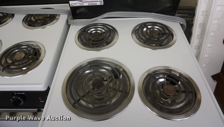 image for item ES9940 (4) Magic Chef range ovens