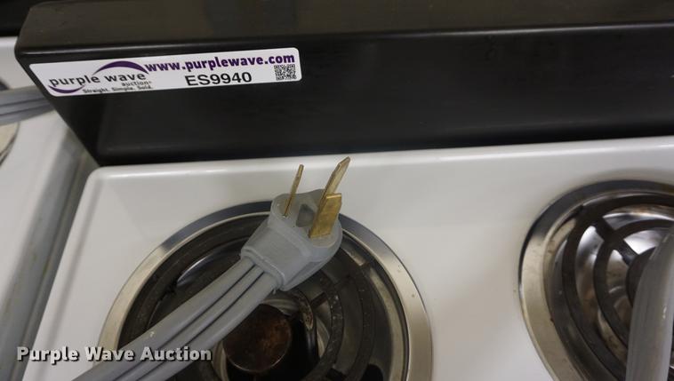 image for item ES9940 (4) Magic Chef range ovens