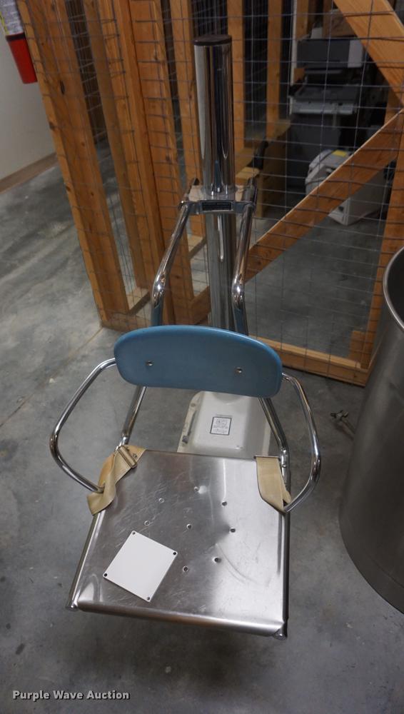 image for item ES9941 Hydrotherapy unit with bath lift chair