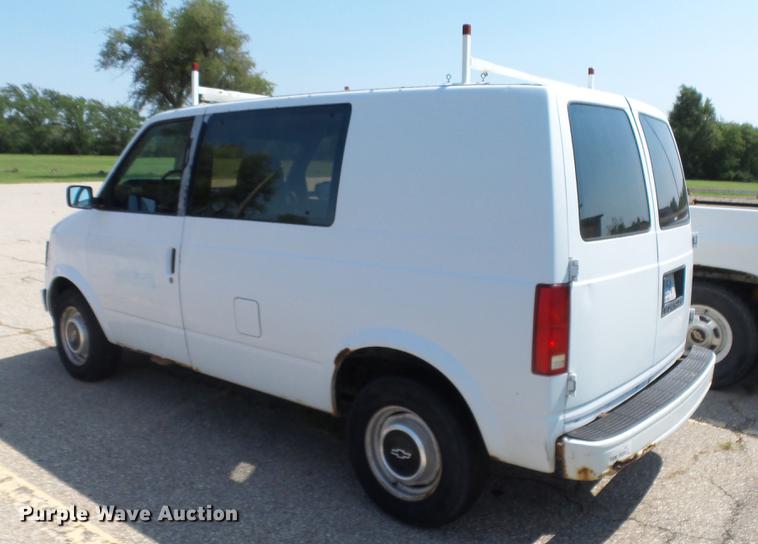 image for item ET9383 1990 Chevrolet Astro van