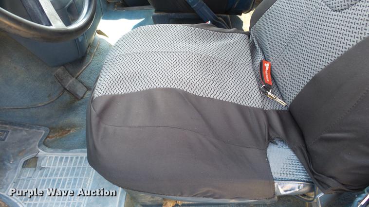 image for item ET9383 1990 Chevrolet Astro van