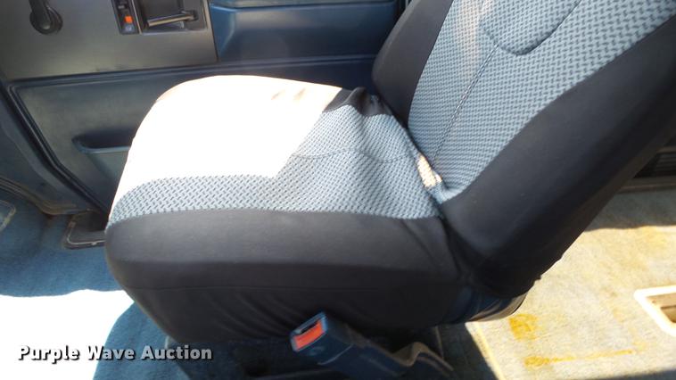 image for item ET9383 1990 Chevrolet Astro van