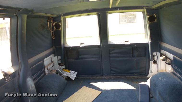 image for item ET9383 1990 Chevrolet Astro van