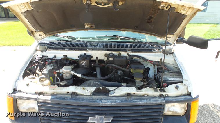 image for item ET9383 1990 Chevrolet Astro van