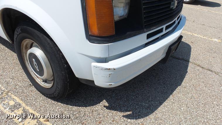 image for item ET9383 1990 Chevrolet Astro van