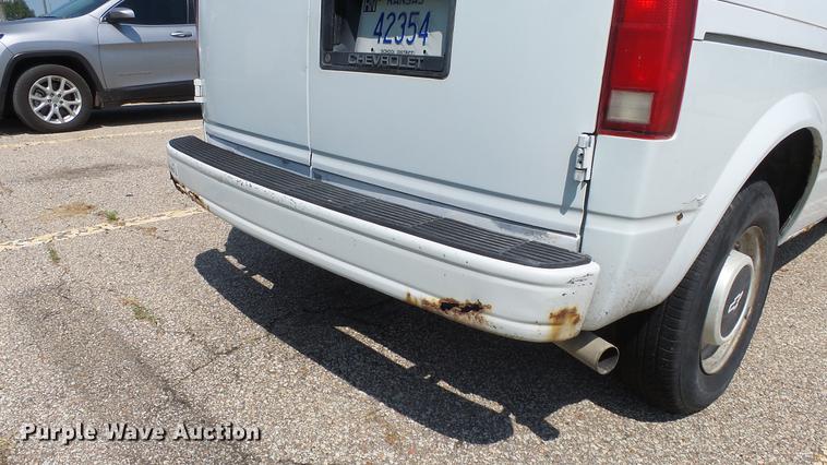 image for item ET9383 1990 Chevrolet Astro van