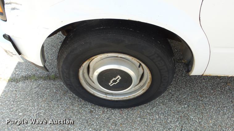 image for item ET9383 1990 Chevrolet Astro van