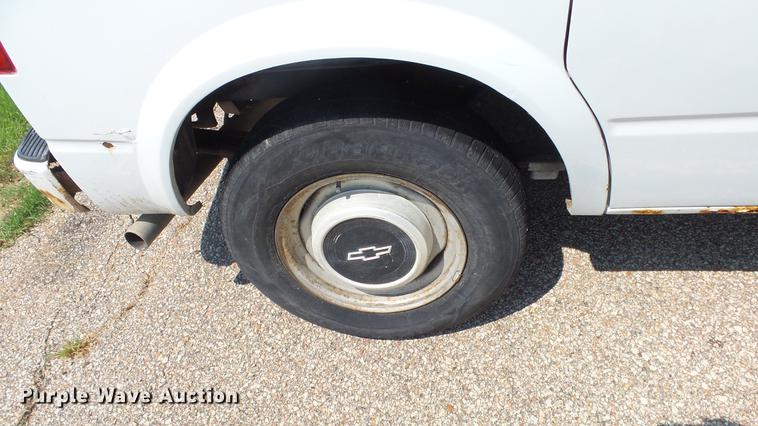 image for item ET9383 1990 Chevrolet Astro van