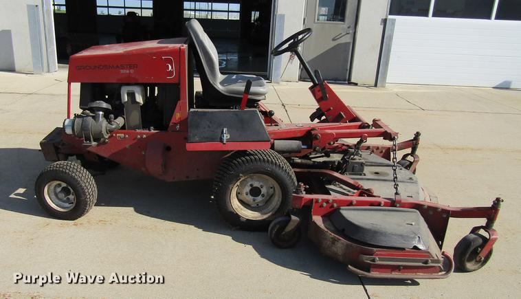 image for item EU9511 2003 Toro Groundsmaster 328D lawn mower