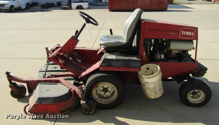 image for item EU9511 2003 Toro Groundsmaster 328D lawn mower