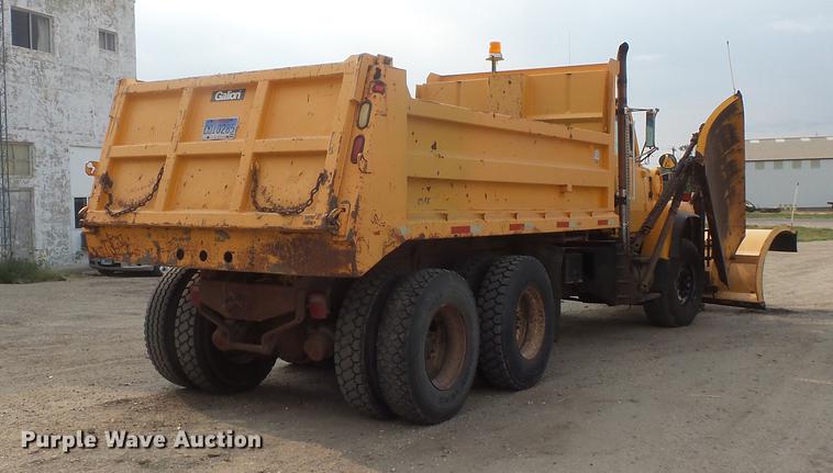 image for item EV9221 1995 Ford L8000 dump truck