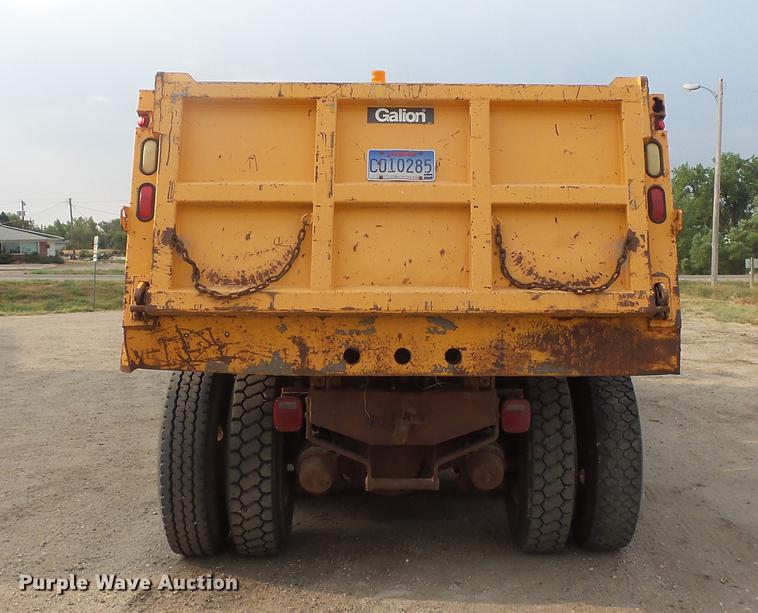 image for item EV9221 1995 Ford L8000 dump truck