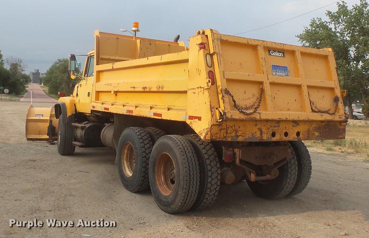 image for item EV9221 1995 Ford L8000 dump truck