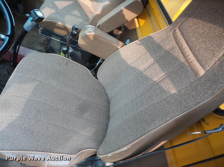 image for item EV9221 1995 Ford L8000 dump truck