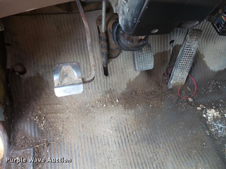 image for item EV9221 1995 Ford L8000 dump truck