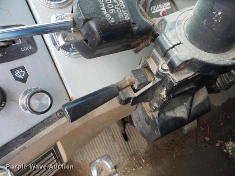 image for item EV9221 1995 Ford L8000 dump truck