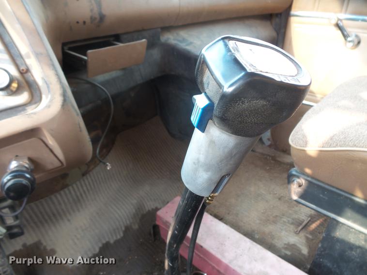 image for item EV9221 1995 Ford L8000 dump truck