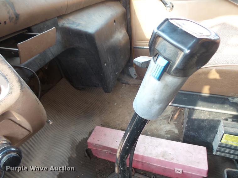 image for item EV9221 1995 Ford L8000 dump truck