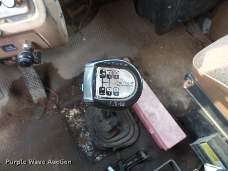 image for item EV9221 1995 Ford L8000 dump truck