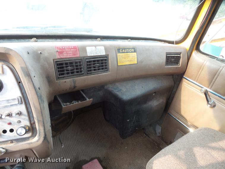 image for item EV9221 1995 Ford L8000 dump truck