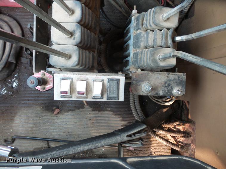 image for item EV9221 1995 Ford L8000 dump truck