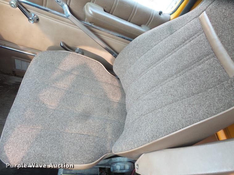 image for item EV9221 1995 Ford L8000 dump truck