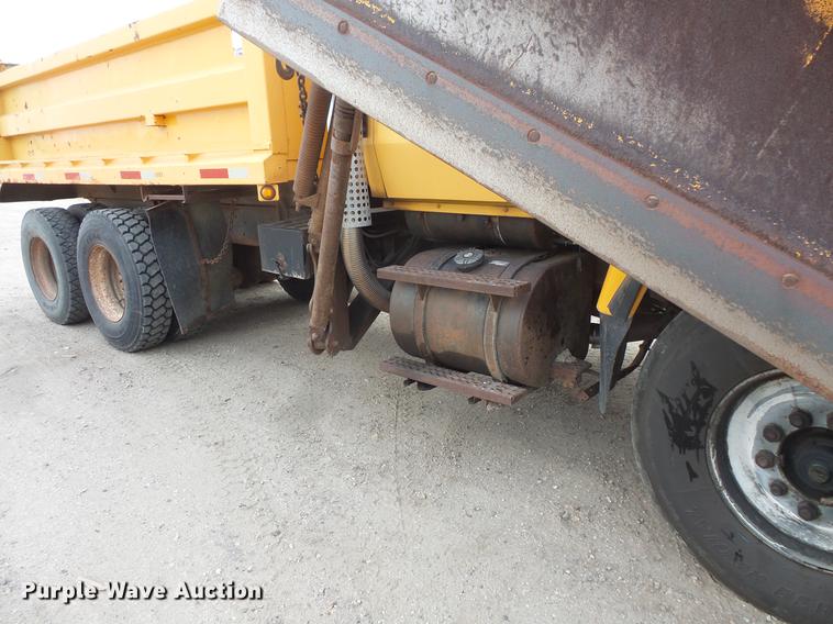image for item EV9221 1995 Ford L8000 dump truck