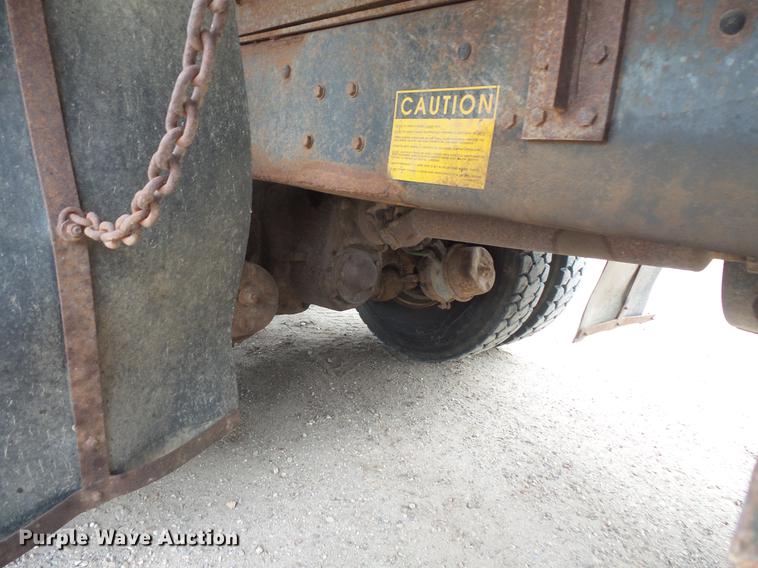image for item EV9221 1995 Ford L8000 dump truck