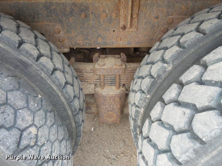 image for item EV9221 1995 Ford L8000 dump truck