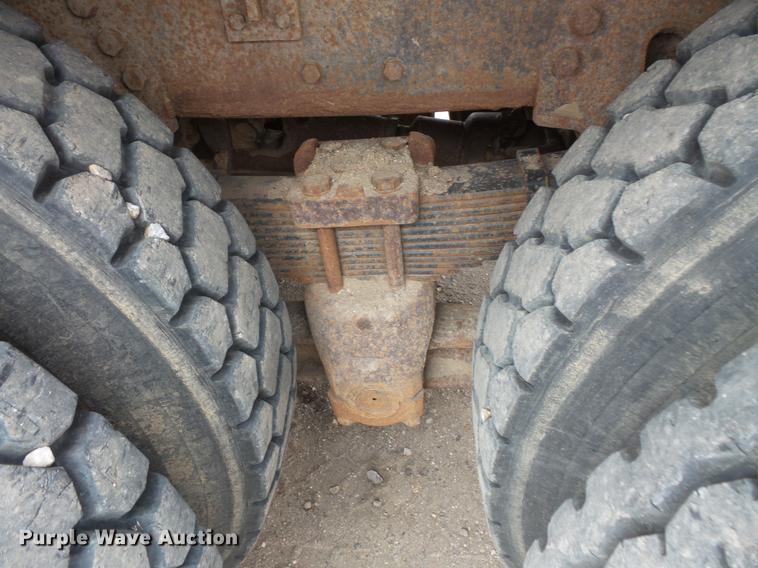 image for item EV9221 1995 Ford L8000 dump truck