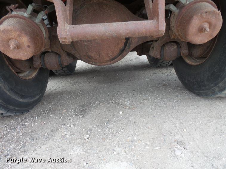 image for item EV9221 1995 Ford L8000 dump truck