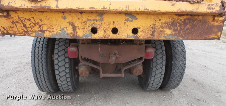 image for item EV9221 1995 Ford L8000 dump truck