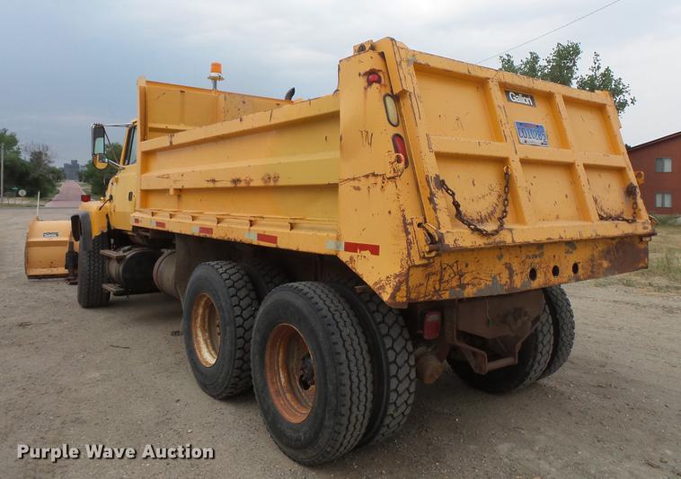 image for item EV9221 1995 Ford L8000 dump truck