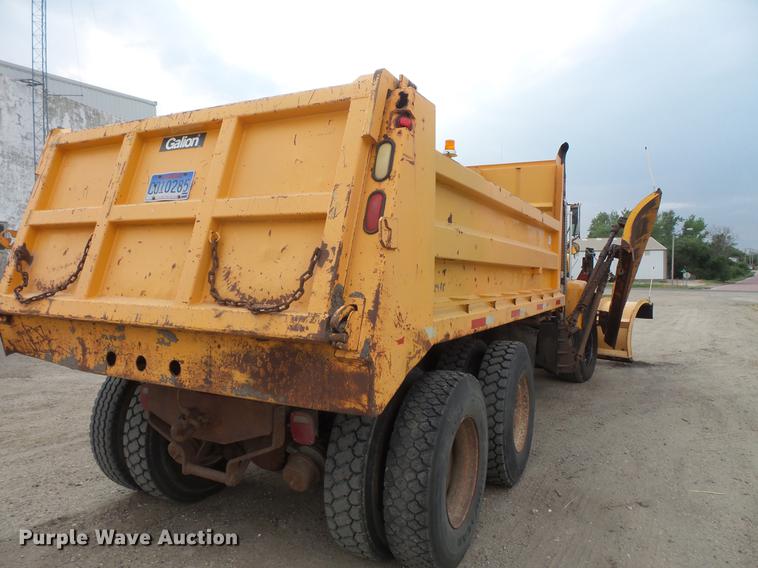 image for item EV9221 1995 Ford L8000 dump truck