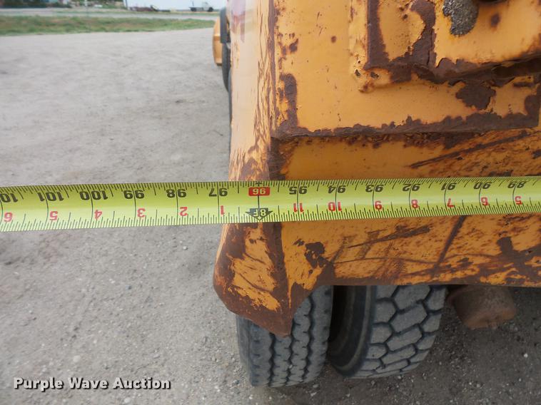 image for item EV9221 1995 Ford L8000 dump truck