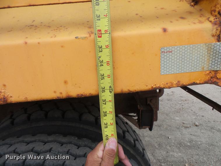 image for item EV9221 1995 Ford L8000 dump truck