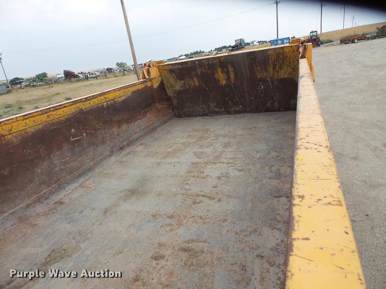 image for item EV9221 1995 Ford L8000 dump truck