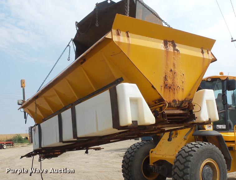 image for item EV9221 1995 Ford L8000 dump truck