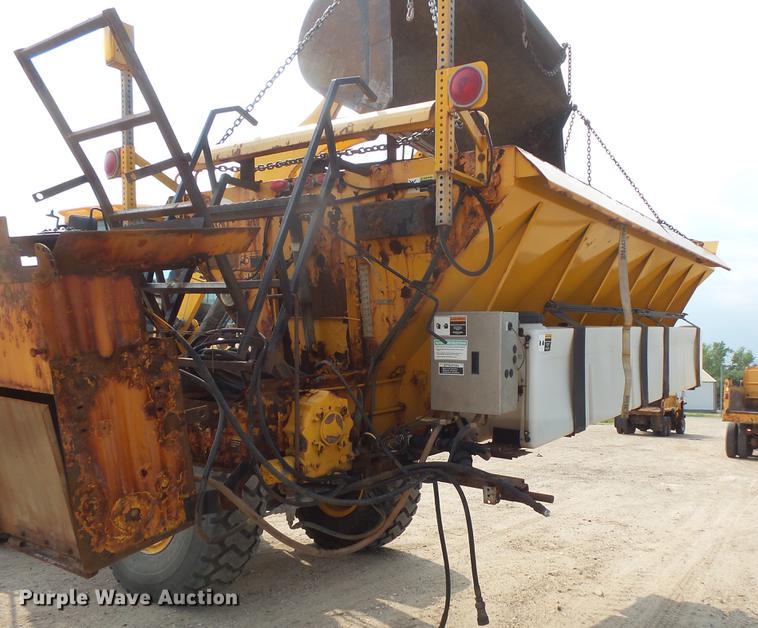 image for item EV9221 1995 Ford L8000 dump truck