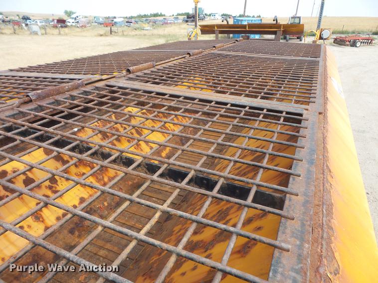 image for item EV9221 1995 Ford L8000 dump truck