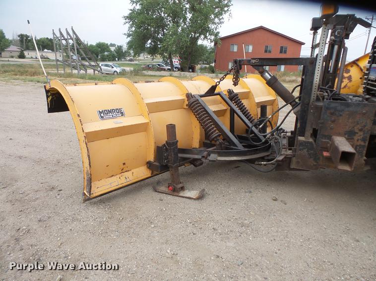 image for item EV9221 1995 Ford L8000 dump truck